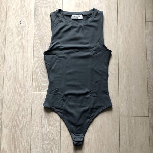 Aritzia Babaton Contour 90s Bodysuit in Dark Gray Size XS - Picture 2 of 11